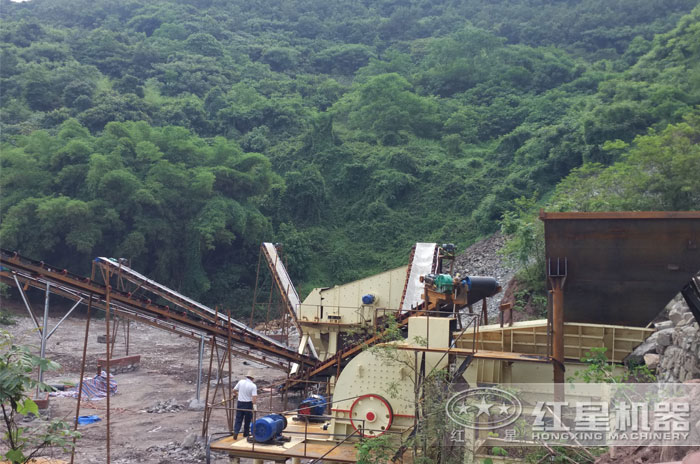 重錘式破碎機(jī)現(xiàn)場實拍