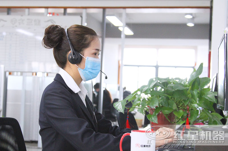 24小時客服全身心工作，用專注點(diǎn)亮了責(zé)任