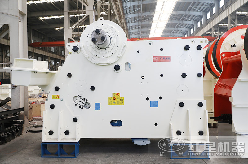 CJ歐版顎式破碎機(jī)廠區(qū)實(shí)拍 CJ歐版顎式破碎機(jī)廠區(qū)實(shí)拍