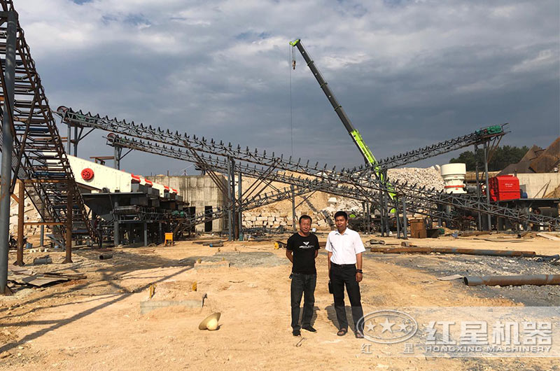 再生骨料破碎、篩分生產(chǎn)現(xiàn)場