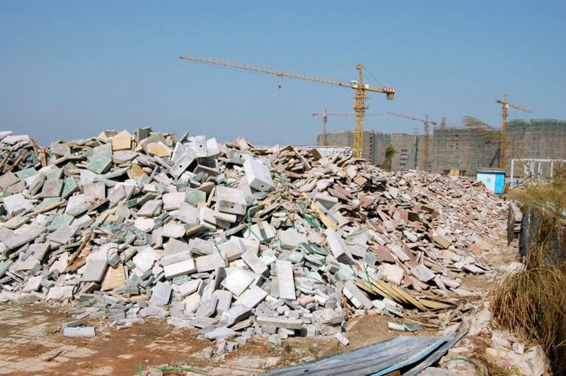 拆遷房子的廢料不要亂扔！試試用移動破碎機資源再利用