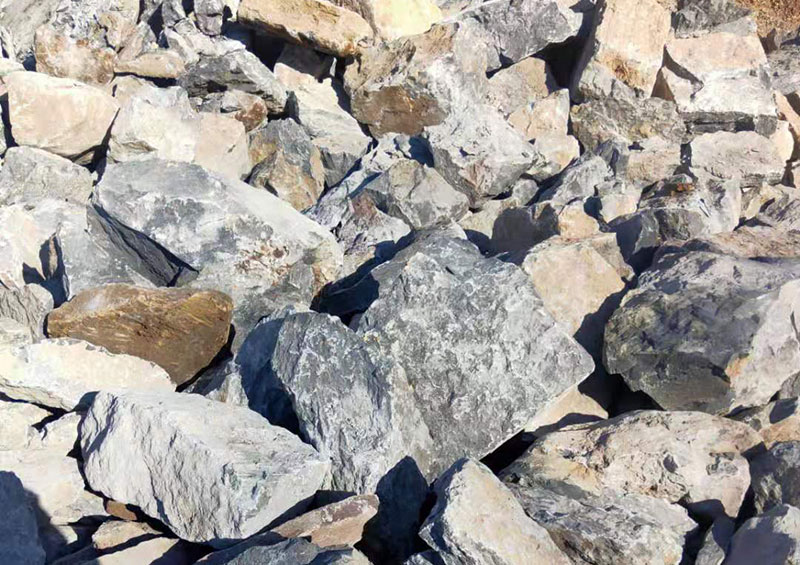 粗料破碎機(jī)一臺(tái)多少錢，每小時(shí)產(chǎn)量多少噸，有沒有現(xiàn)場(chǎng)視頻