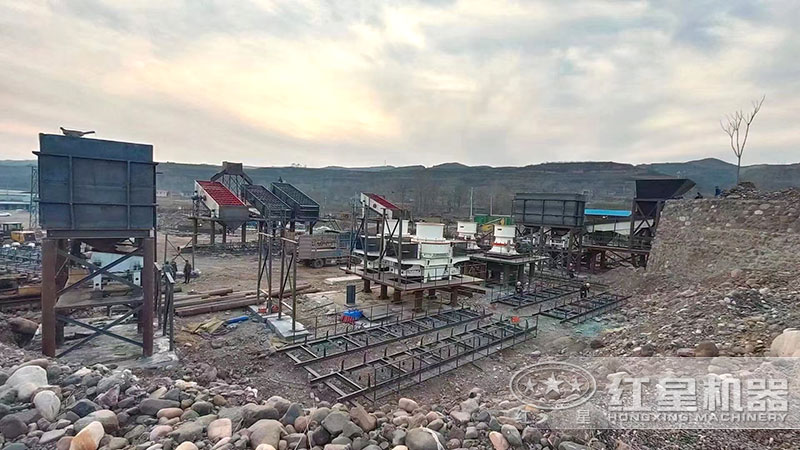 砂石生產(chǎn)線-沖擊破碎機安裝現(xiàn)場