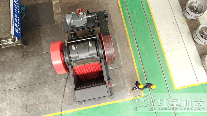 粗料破碎機(jī)一臺(tái)多少錢，每小時(shí)產(chǎn)量多少噸，有沒有現(xiàn)場(chǎng)視頻